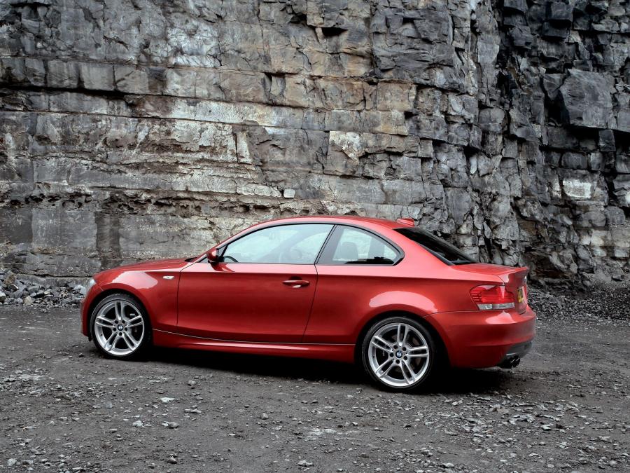  BMW 135i Coupe 2008 года  (UK) (фото 9 из 11)